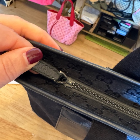 SOLD
Gucci Black Textured Tote Bag - Picture 8 of 12